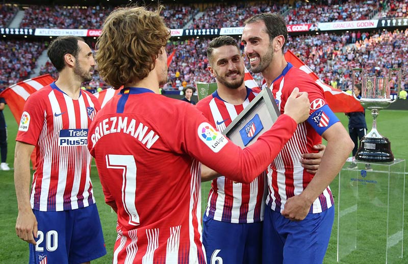 Juanfran, Koke y Griezmann dan reconocimiento a Godín 