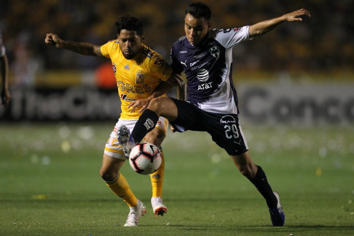 Aquino durante un Clásico Regio 