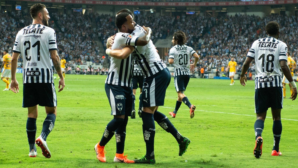 Monterrey festeja gol de Dorlan Pabón ante Tigres