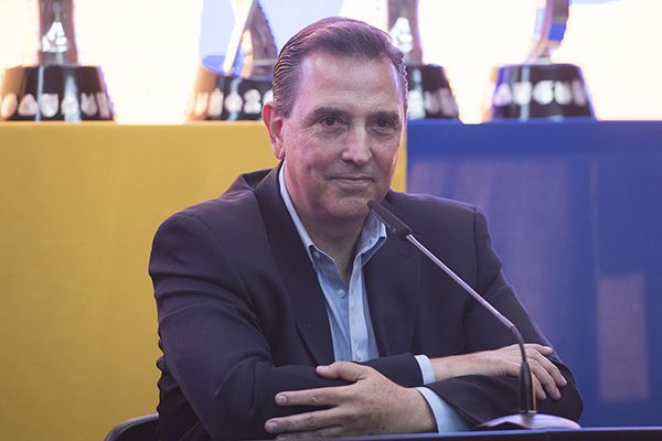 Miguel Ángel Garza en un evento con los Tigres