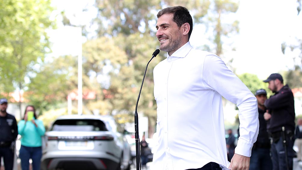 Iker Casillas a su salida del hospital