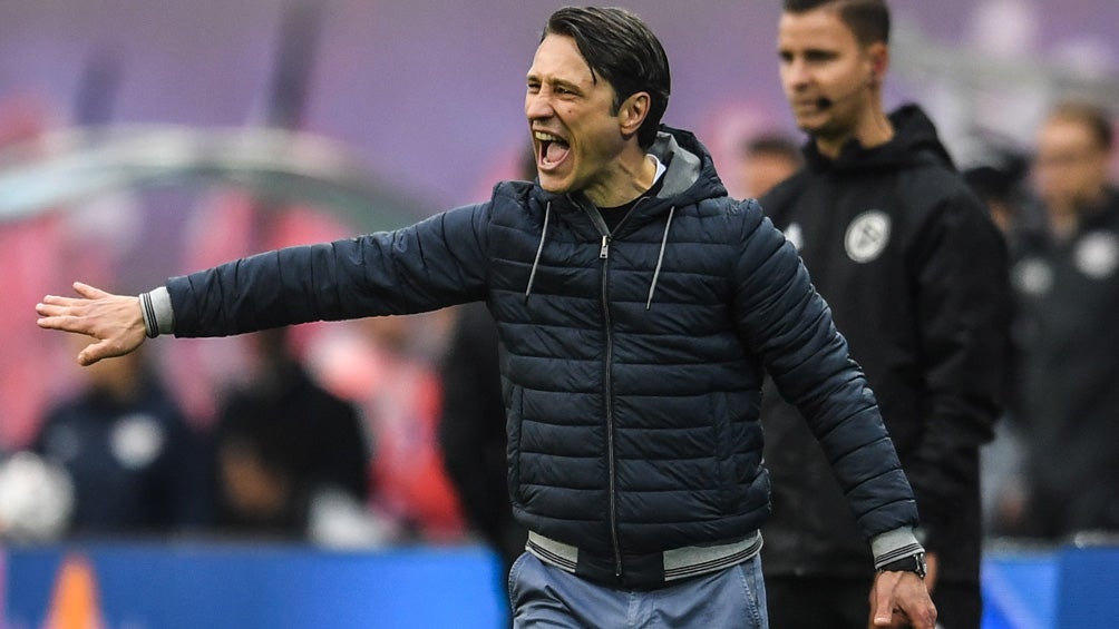 Kovac da indicaciones a sus jugadores en la Bundesliga 