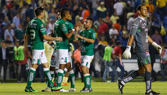 Jugadores de León al término del partido contra América 