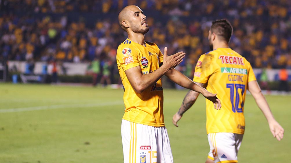 Guido Pizarro festeja gol con Tigres