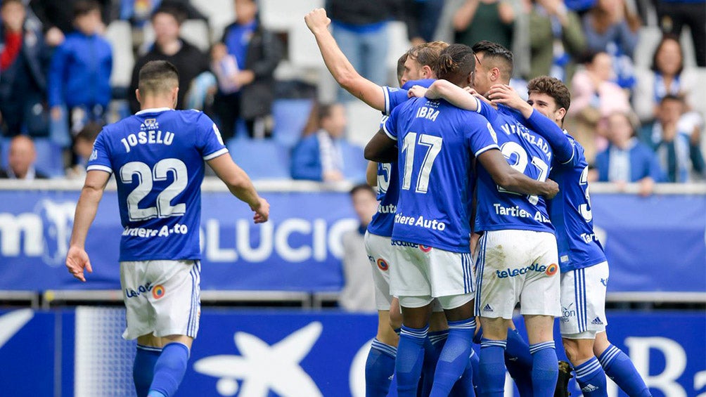 Jugadores del Real Oviedo festejando el triunfo ante Numancia 