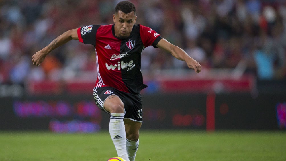 Ravel Morrison durante un juego con el Atlas