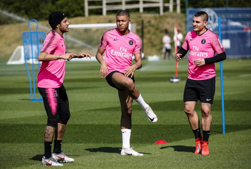 Mbappé se ejercita en un entrenamiento con el PSG