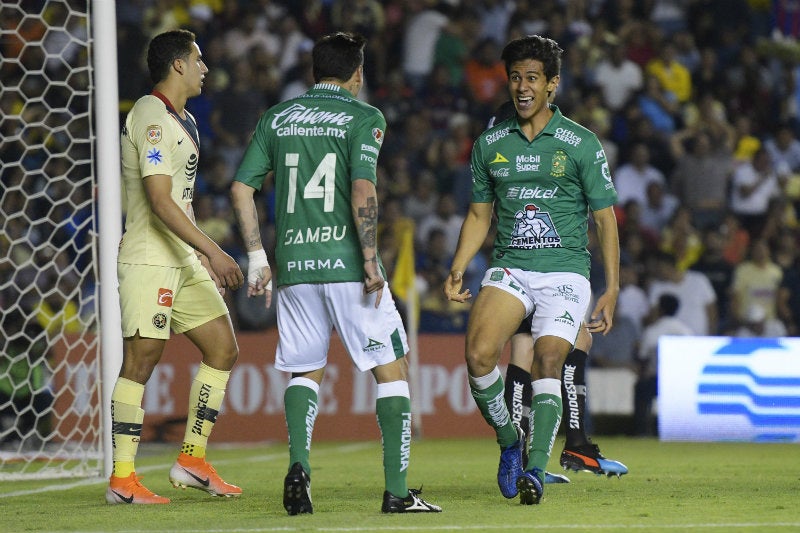 JJ Macías festeja un gol contra el América