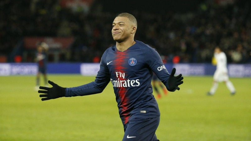 Mbappé festeja una anotación con el PSG