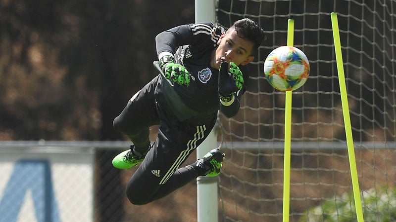 Raúl Gudiño, durante una sesión con la Selección