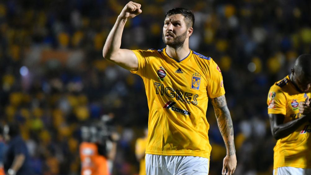 Gignac festeja anotación en el Volcán