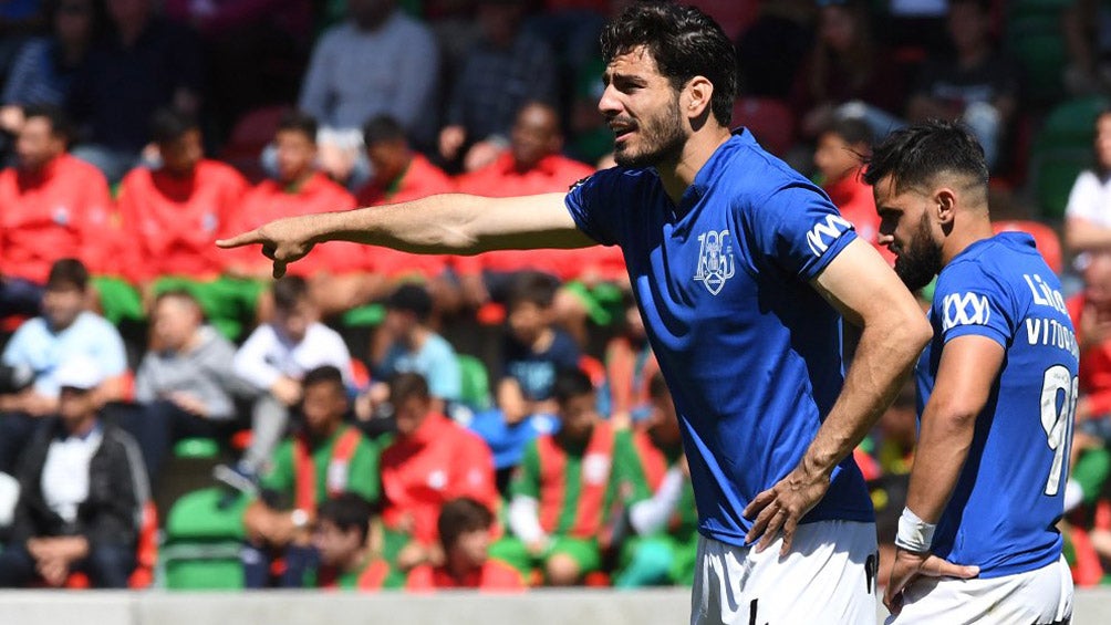 Pollo Briseño, durante un duelo con el Feirense