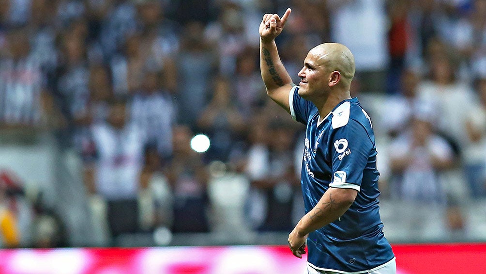 Chupete Suazo, en el partido de su despedida en Monterrey