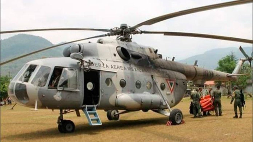 Helicóptero de la Armada de México en tierra