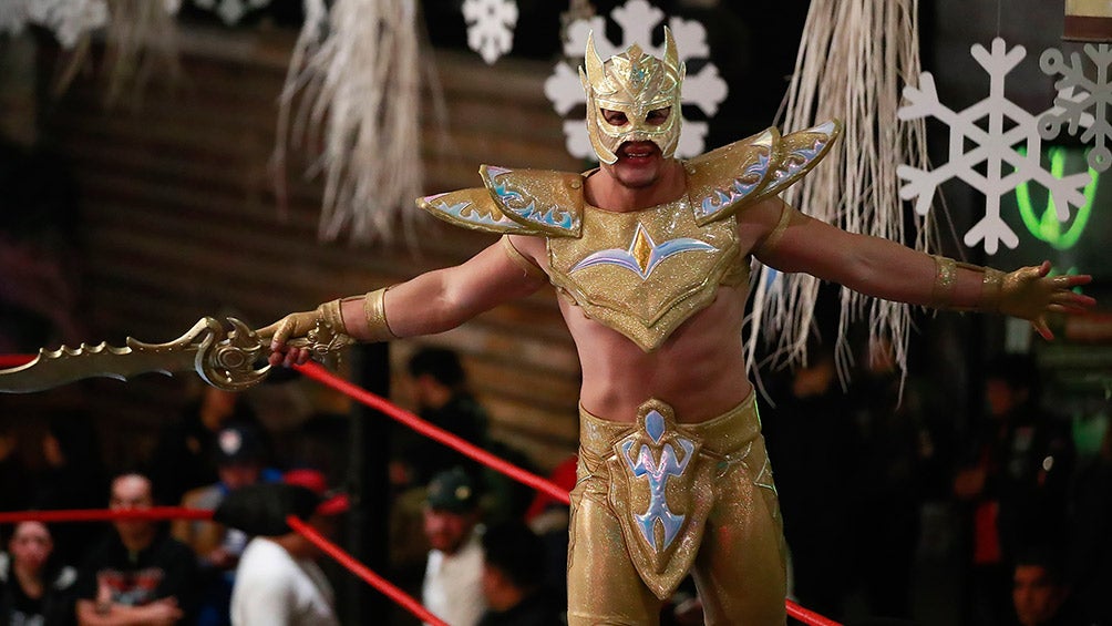 Golden Magic hace su entrada al ring