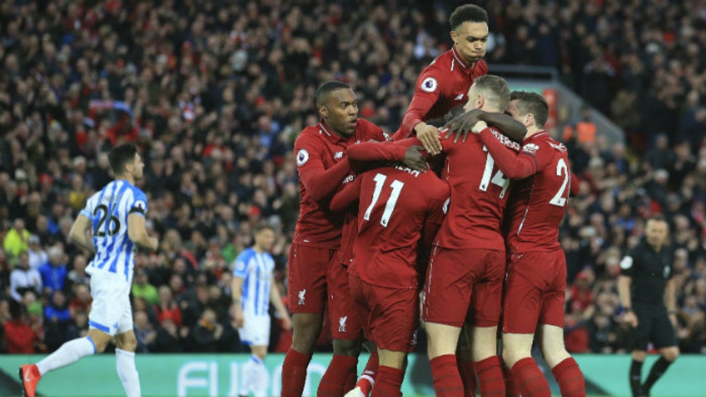 Jugadores del Liverpool en festejo de gol 