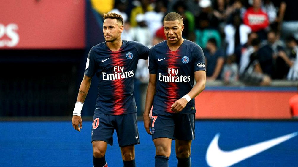 Neymar y Mbappé durante un partido con el PSG