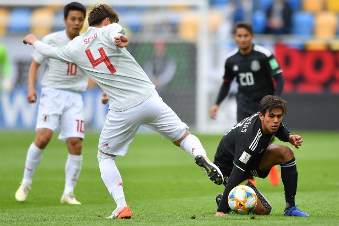 Macías durante el partido contra Japón 