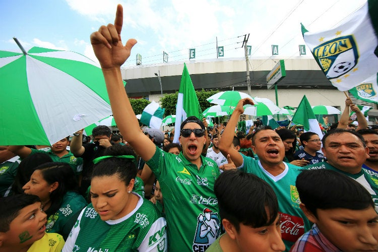 Afición alienta al León en la Final del Clausura 2019