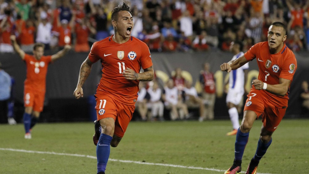 Vargas celebra anotación con Chile