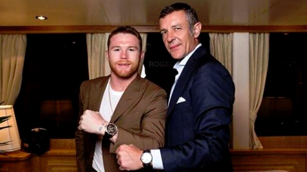 Canelo Álvarez presume su reloj Excalibur Flying Tourbillion Skeleton