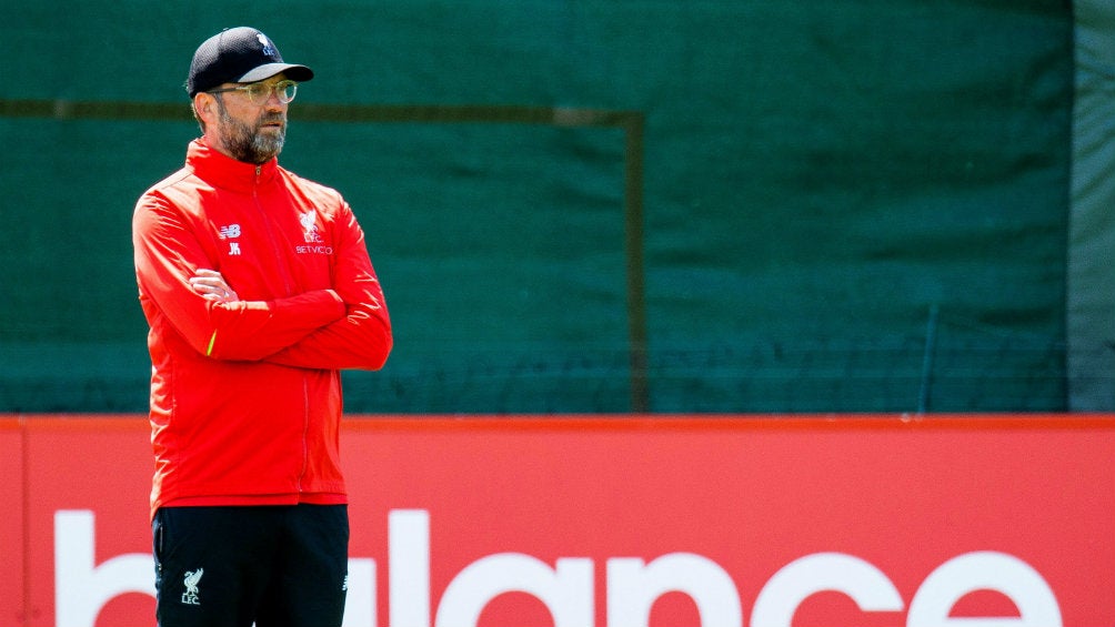 Klopp durante un entrenamiento el Liverpool 