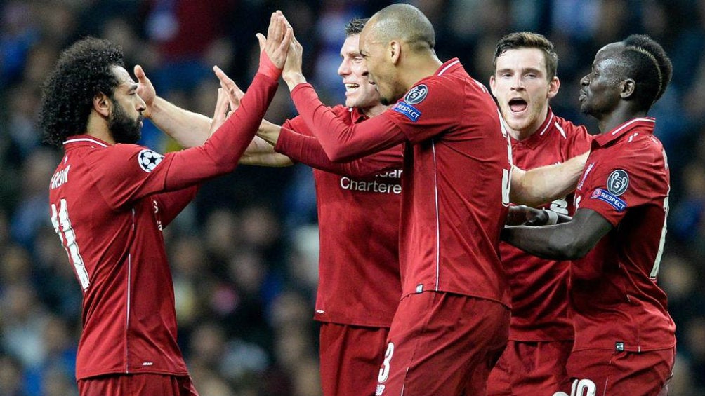 Jugadores del Liverpool en festejo de gol 