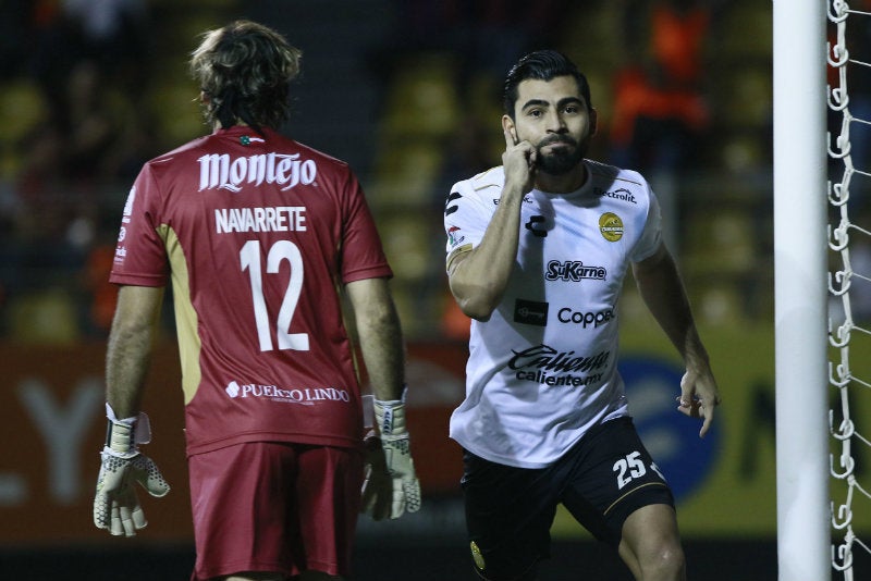 Escoto celebra un gol con Dorados frente a Venados 