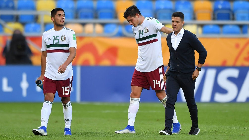 Plascencia, León y Diego Ramírez tras un partido contra Ecuador