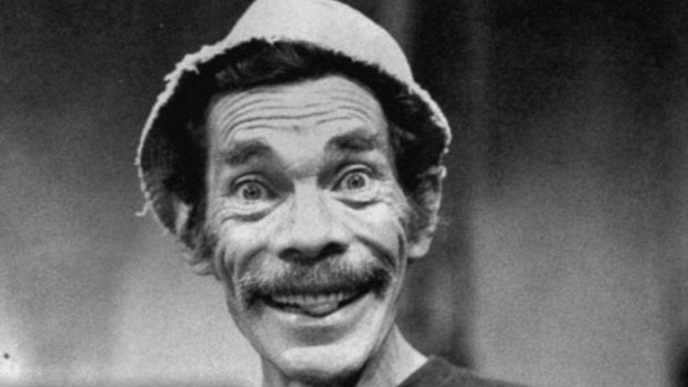 Ramón Valdés sonríe durante una grabación del Chavo del Ocho