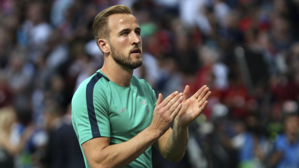 Harry Kane aplaude antes del comienzo de la Final de la Champions