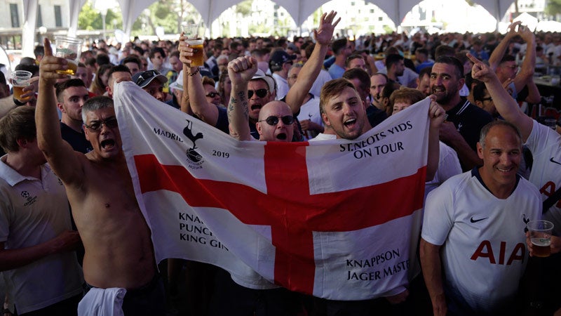 Fans del Tottenham, a la espera de la Final en Madrid