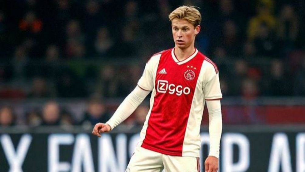 Frenkie de Jong durante un juego con el Ajax