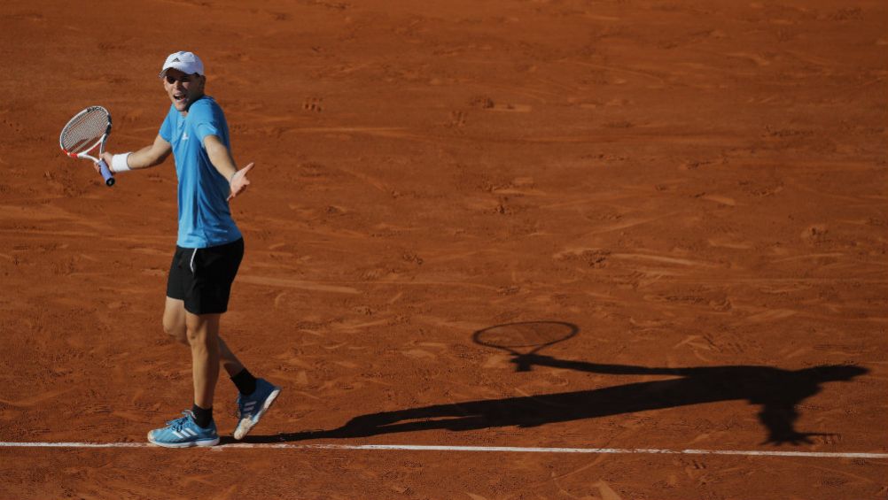 Dominic Thiem durante un partido en París