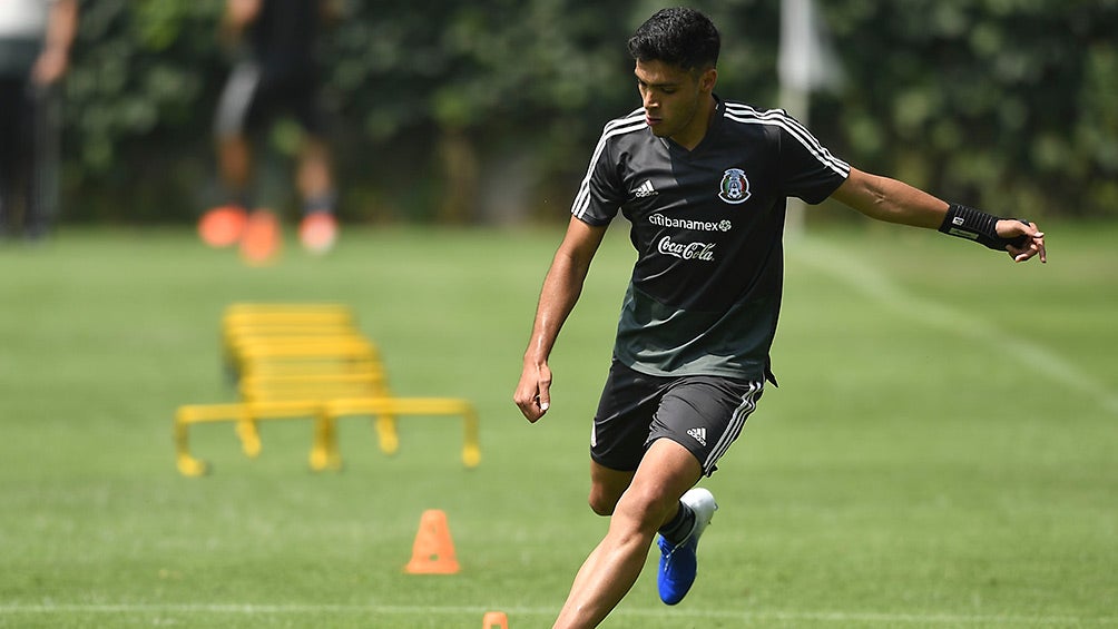 Jiménez se prepara para disparar durante un entrenamiento