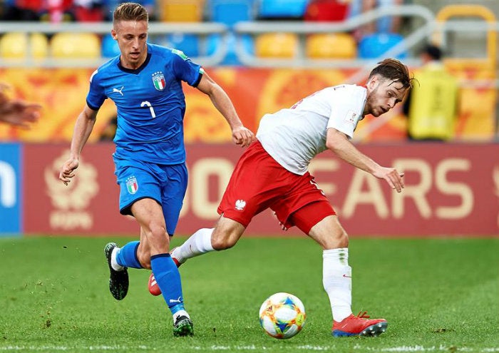 Frattesi y Stanilewicz pelean el balón