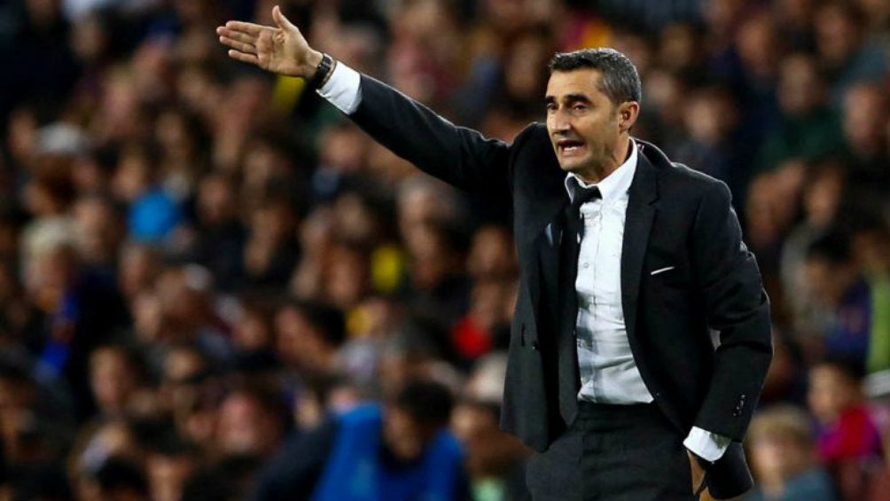 Ernesto Valverde da indicaciones en Camp Nou