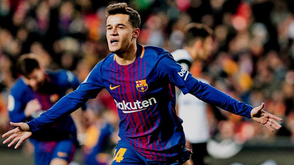 Philippe Coutinho celebra una anotación frente al Valencia