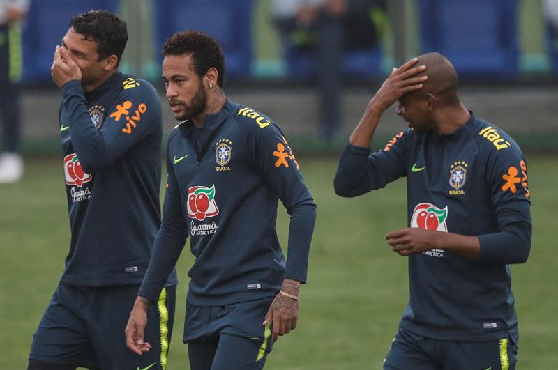 Neymar, durante un entrenamiento con Brasil