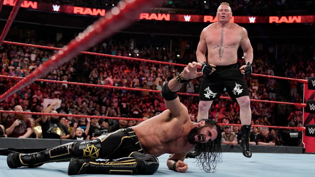 Brock Lesnar ataca a Seth Rollins