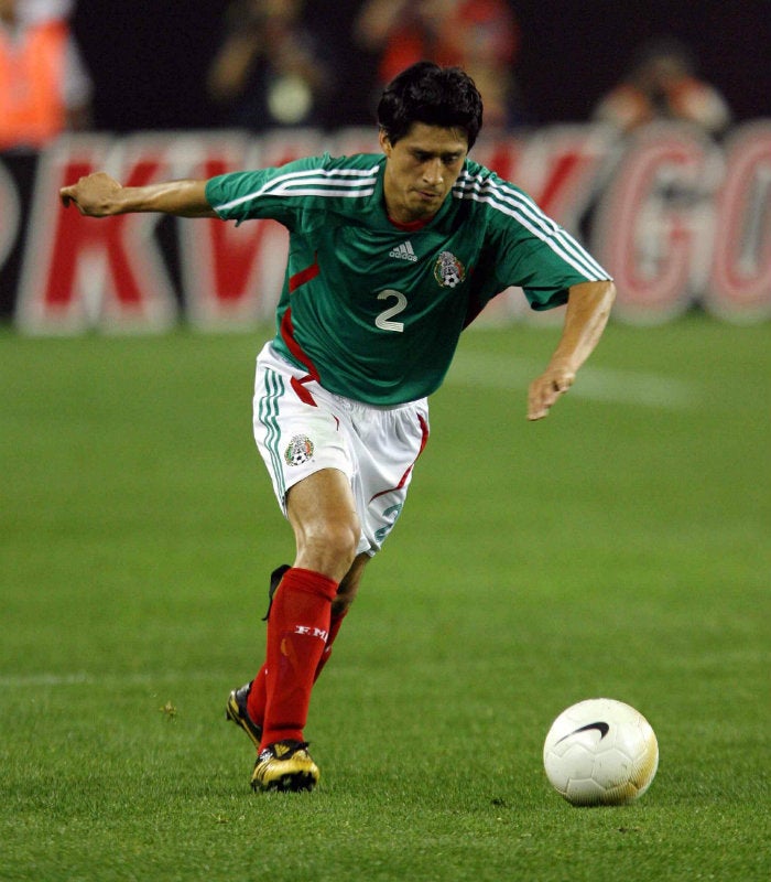 Ricardo Osorio en un partido con el Tri en el 2007