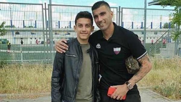 Reyes con su hijo mayor, que actualmente tiene 11 años