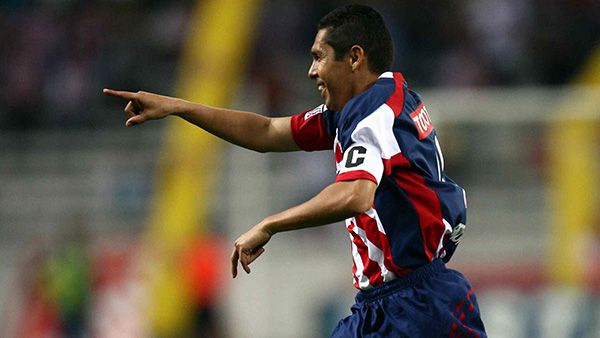 Ramón Morales en partido con Chivas 