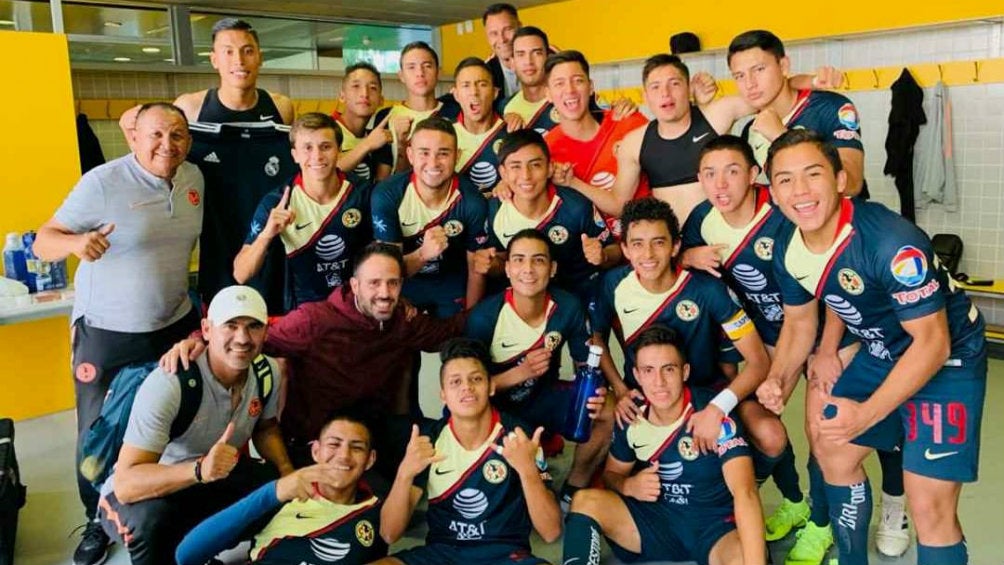 Jugadores de América Sub 20 celebran una victoria ante el Real Madrid