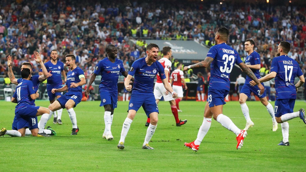 Jugadores del Chelsea celebran el título de Europa League 