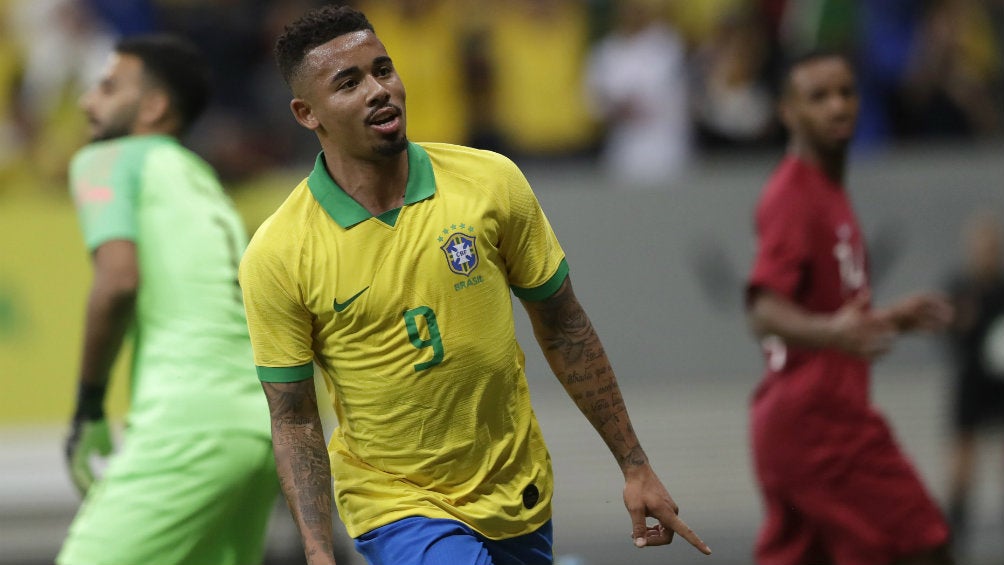 Gabriel Jesus durante un partido con Brasil 