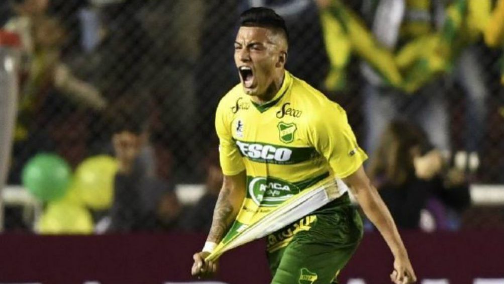 Lolo Miranda festeja un gol con Defensa y Justicia