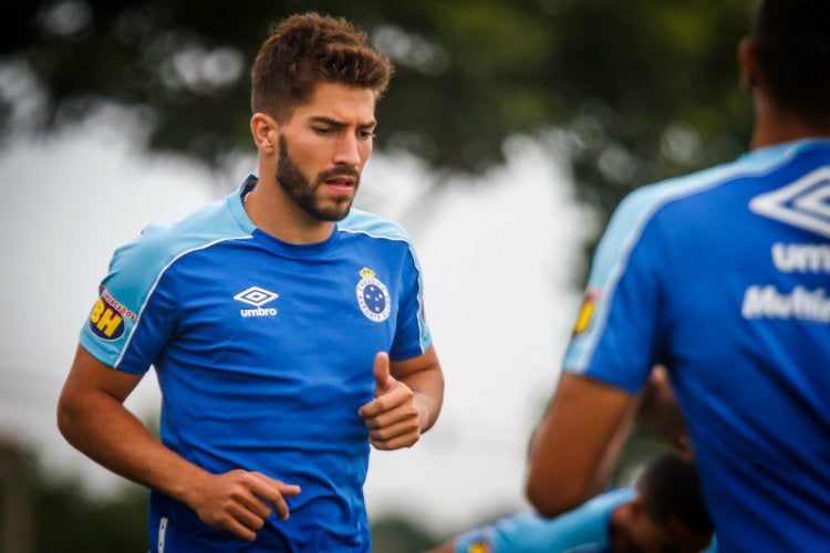 Lucas Silva, durante una práctica con Cruzeiro