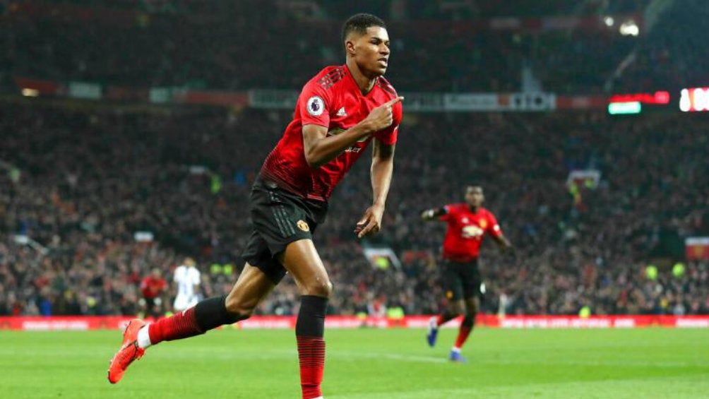 Rashford celebra gol con el Manchester United 