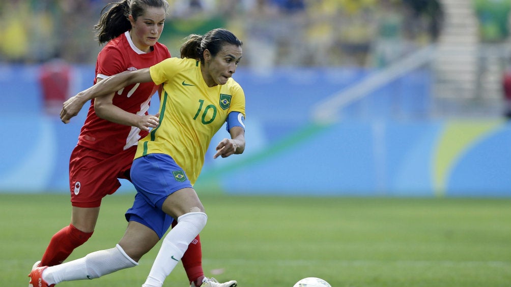 Marta en un partido con la selección de Brasil 